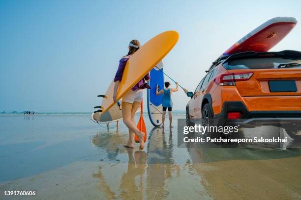 the summer fun - car splashing water on people stock pictures, royalty-free photos & images