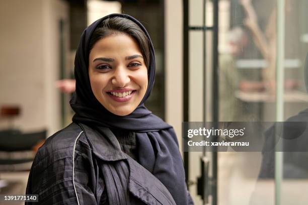 indoor portrait of cheerful saudi woman in mid 20s - head scarf stock pictures, royalty-free photos & images