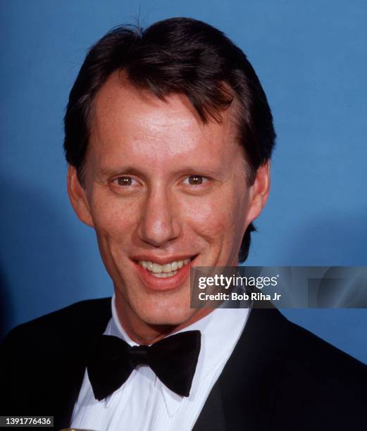 Emmy Winner James Woods backstage at the Emmy Awards Show, September 20, 1987 in Pasadena, California.