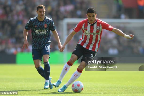 Stuart Armstrong of Southampton marks Mohamed Elyounoussi of Southampton during the Premier League match between Southampton and Arsenal at St Mary's...