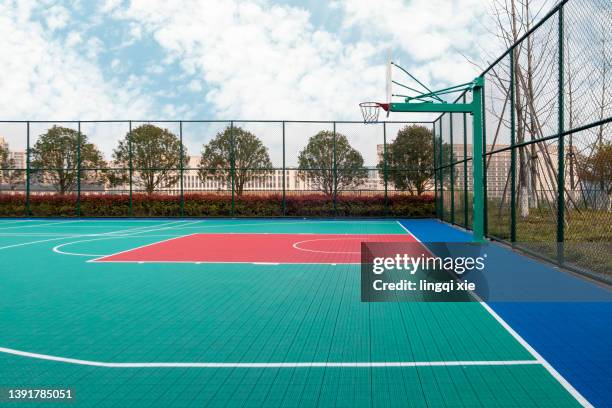 basketball court under blue sky and white clouds - street basketball stockfoto's en -beelden