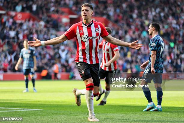 Jan Bednarek of Southampton celebrates after he scores a goal to make it 1-0 during the Premier League match between Southampton and Arsenal at St...