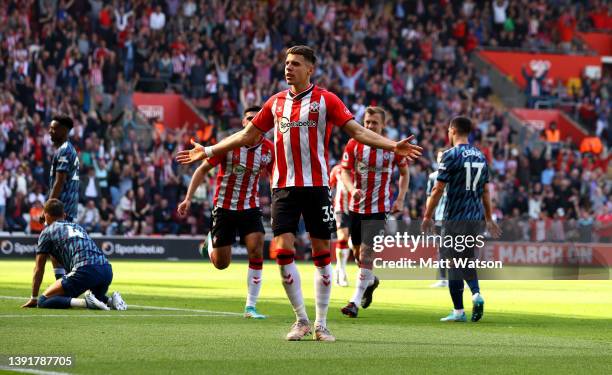 Jan Bednarek of Southampton celebrates after opening the scoring during the Premier League match between Southampton and Arsenal at St Mary's Stadium...