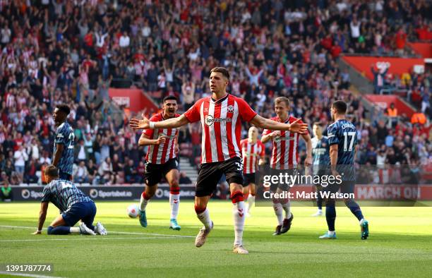 Jan Bednarek of Southampton celebrates after opening the scoring during the Premier League match between Southampton and Arsenal at St Mary's Stadium...