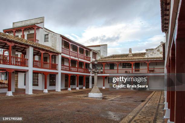 plaza de la constitución. puerto lapice, - ciudad real province stock pictures, royalty-free photos & images