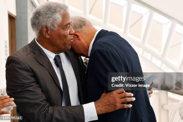 Former football player and head coach of Colombia national team Francisco Maturana hugs former player Alexis Mendoza during a public wake for former...