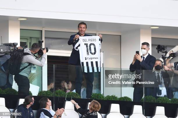 Alessandro Del Piero is welcomed by fans as he returns to the Allianz Stadium for the first time since departing Juventus in 2012 during the Serie A...