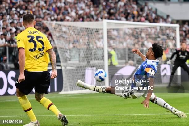 Juan Cuadrado of Juventus controls the ball during the Serie A match between Juventus and Bologna FC at Allianz Stadium on April 16, 2022 in Turin,...