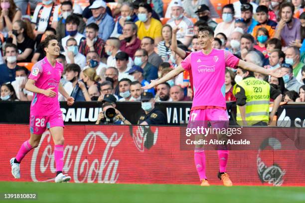 Ante Budimir of Osasuna celebrates scoring their side's second goal during the LaLiga Santander match between Valencia CF and CA Osasuna at Estadio...