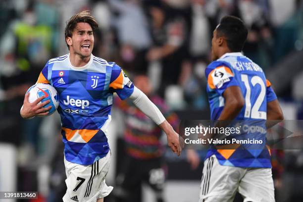 Dusan Vlahovic of Juventus celebrates scoring their side's first goal during the Serie A match between Juventus and Bologna FC at Allianz Stadium on...