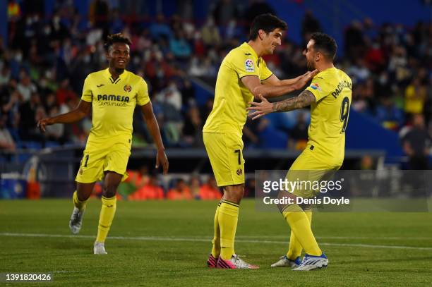 Gerard Moreno of Villarreal celebrates scoring their side's first goal with teammate Paco Alcacer during the LaLiga Santander match between Getafe CF...