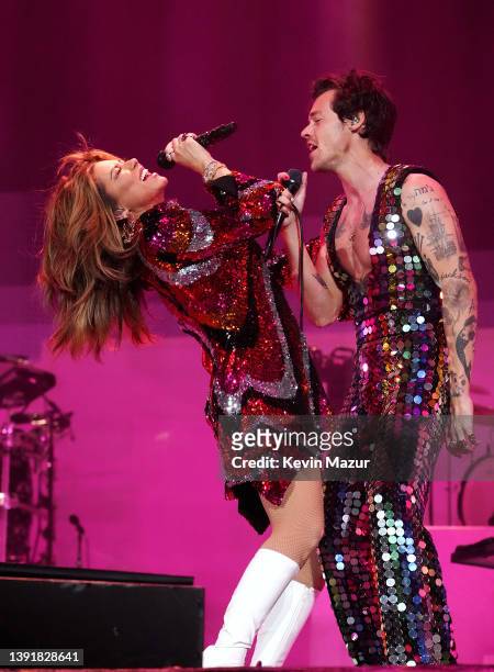 Shania Twain and Harry Styles perform onstage at the Coachella Stage during the 2022 Coachella Valley Music And Arts Festival on April 15, 2022 in...
