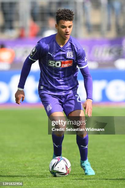 Yannick Deichmann of TSV 1860 Muenchen controls the ball during the News Photo - Getty Images