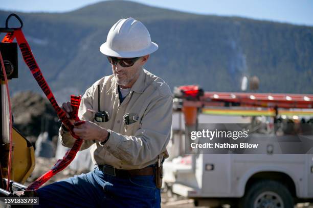 residential linemen burial - power line truck stock pictures, royalty-free photos & images