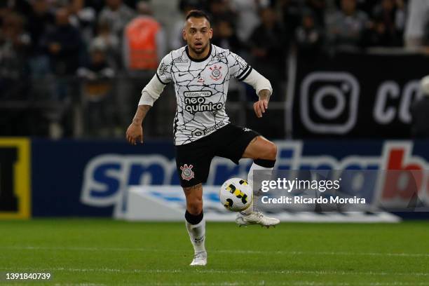 Maycon of Corinthians controls the ball during the match between Corinthians and Avaí as part of Brasileirao Series A 2022 at Neo Química Arena on...