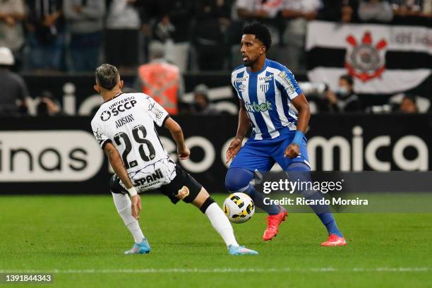 Cortez of Avaí drives the ball against Adson of Corinthians during the match between Corinthians and Avaí as part of Brasileirao Series A 2022 at Neo...