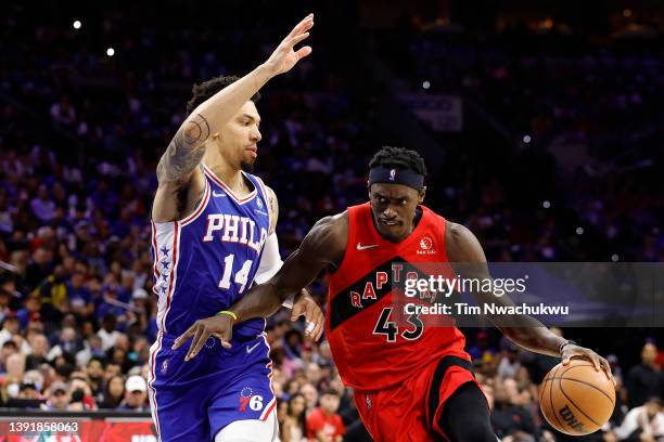 Danny Green of the Philadelphia 76ers guards Pascal Siakam of the Toronto Raptors during the third quarter during Game One of the Eastern Conference...