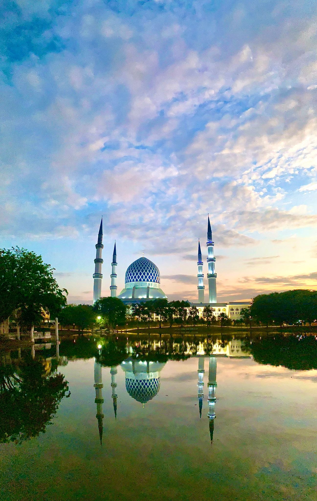 blue mosque selangor
