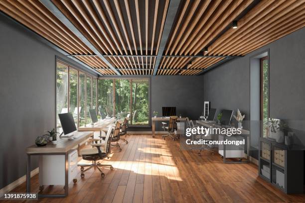 intérieur de bureau moderne à aire ouverte avec tables, chaises de bureau, parquet et vue sur le jardin depuis la fenêtre - tiny house office photos et images de collection