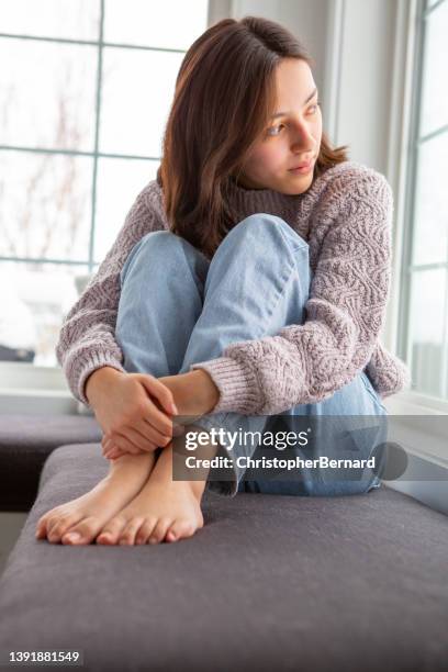 beautiful mixed race teenager - girls barefoot in jeans stockfoto's en -beelden