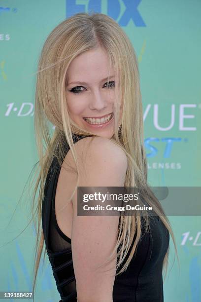 Avril Lavigne arrives at Teen Choice 2011 at the Gibson Amphitheatre on August 7, 2011 in Universal City, California.