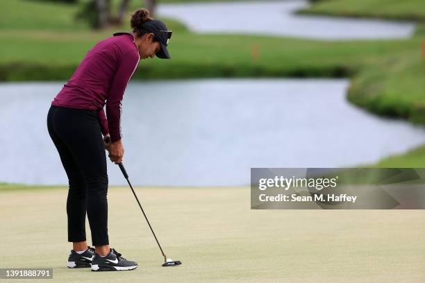 Paua Reto of South Africa putts on the fifth hole during the final round of the LOTTE Championship at Hoakalei Country Club on April 16, 2022 in Ewa...