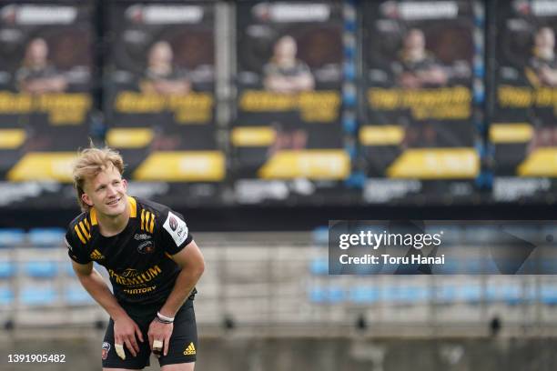 Damian McKenzie of Tokyo Suntory Sungoliath reacts as he lines up a conversion during the NTT Japan Rugby League One match between Tokyo Suntory...