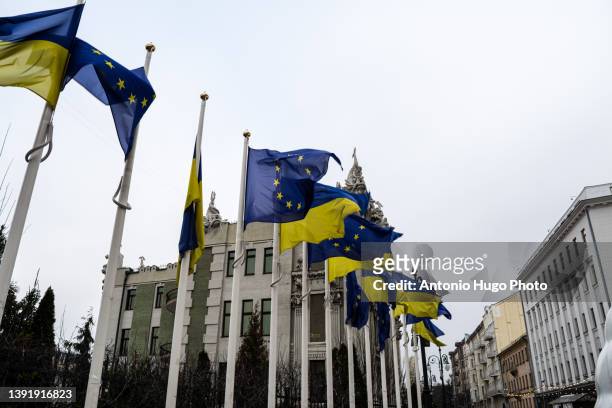 government building in kiev with ukrainian and european union flags. - revolutionary war flag stock pictures, royalty-free photos & images