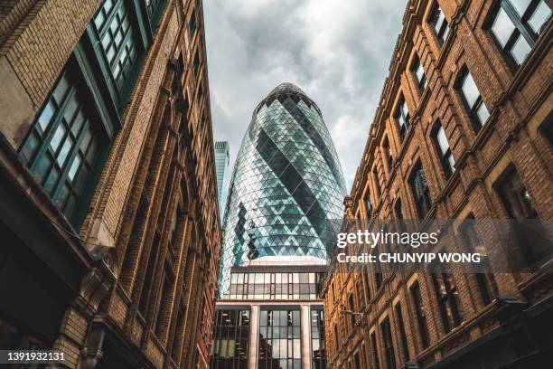 london cityscape with the gherkin building - cloudy day office building stockfoto's en -beelden