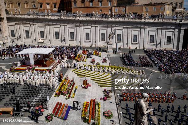 General view shows the St. Peter's Square as Pope Francis leads the Easter Mass, on April 17, 2022 in Vatican City, Vatican. Pope Francis presided...