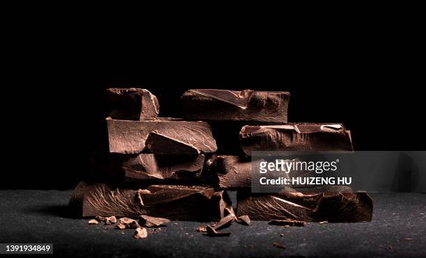 close up of chocolate pieces stack - chocolat noir photos et images de collection