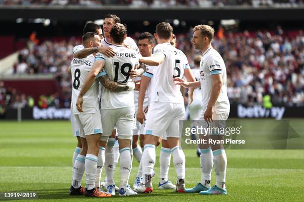 Wout Weghorst of Burnley celebrates with team mates after scoring their sides first goal during the Premier League match between West Ham United and...
