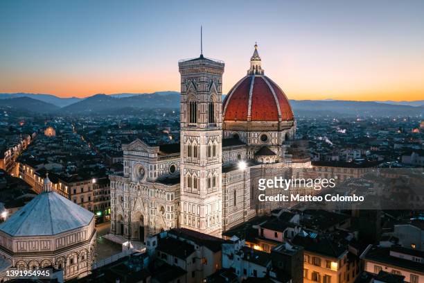 aerial view of duomo and bell tower at dawn, florence, italy - filippo brunelleschi foto e immagini stock