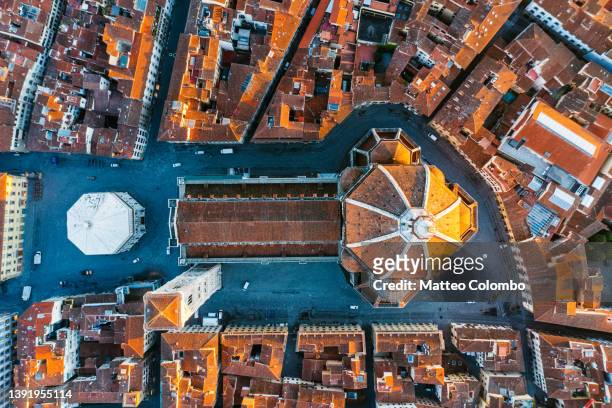 overhead view of the cathedral, florence, italy - duomo di firenze imagens e fotografias de stock