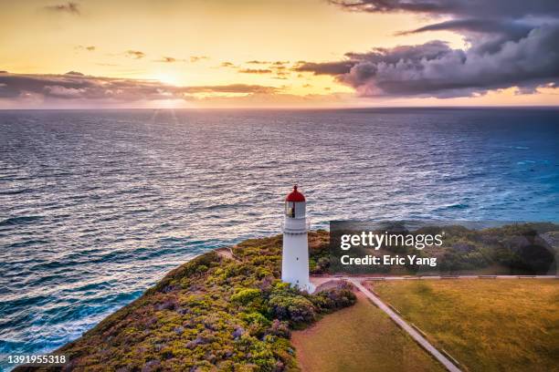 cape schanck lighthouse on seaside cliff - mornington peninsula stock-fotos und bilder