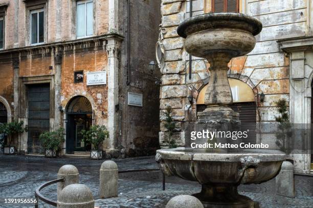 square and fountain in the city center, rome, italy - 行政区画 バラ ストックフォトと画像