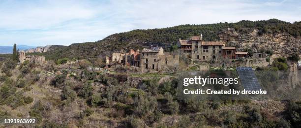 general view of sem-abandoned village of pano - huesca province stock pictures, royalty-free photos & images