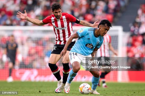 Renato Tapia of RC Celta de Vigo hurt for the ball with Raul Garcia of Athletic Club during the La Liga Santander match between Athletic Club and RC...