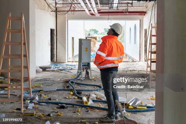 inspeção de engenheiros no canteiro de obras - equipamento de construção - fotografias e filmes do acervo