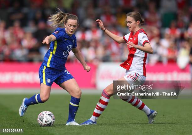 Erin Cuthbert of Chelsea and Vivianne Miedema of Arsenal during the Vitality Women's FA Cup Semi Final match between Arsenal Women and Chelsea Women...