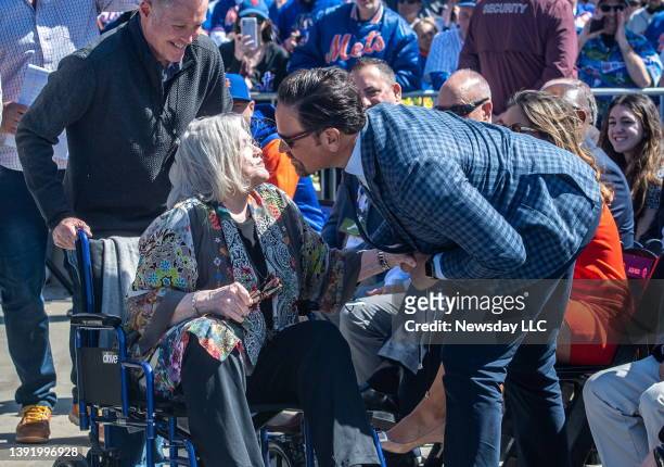 Former New York Mets catcher Mike Piazza kisses Nancy Seaver, the wife of Tom Seaver, during the the honoring of Tom Seaver and his new stattue at...