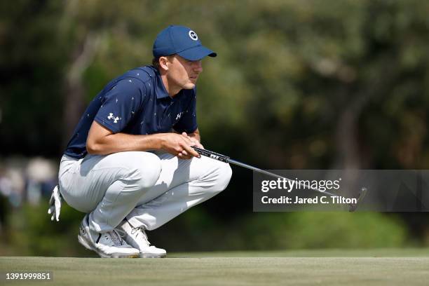 Jordan Spieth lines up a putt on the 17th green during the final round of the RBC Heritage at Harbor Town Golf Links on April 17, 2022 in Hilton Head...