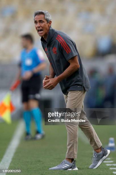 Head coach Paulo Sousa of Flamengo reacts during a match between Flamengo and Sao Paulo as part of Brasileirao 2022 at Maracana Stadium on April 17,...