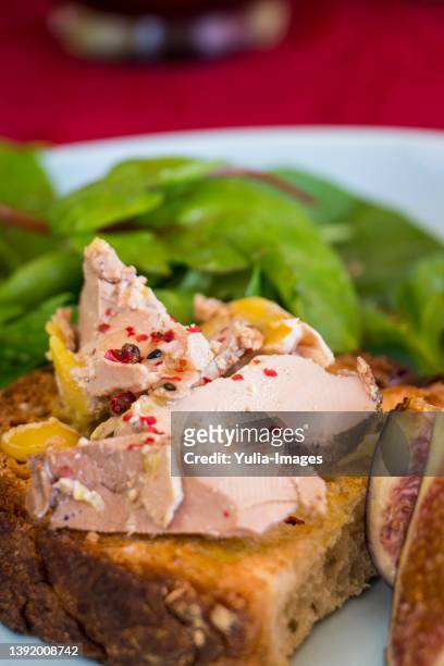 gourmet french foie gras open sandwich - foie gras photos et images de collection