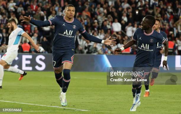 Kylian Mbappe of Paris Saint-Germain celebrates his goal with teammates during the Ligue 1 Uber Eats match between Paris Saint-Germain and Olympique...