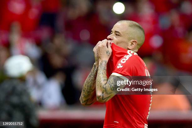 Andrés D'Alessandro of Internacional celebrates after scoring the first goal of his team during a match between Internacional and Fortaleza as part...