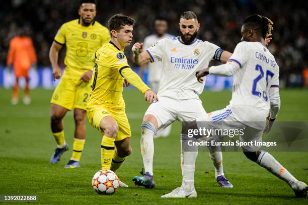 Christian Pulisic of Chelsea FC battles for the ball with Karim Benzema and Eduardo Camavinga of Real Madrid CF during the UEFA Champions League...