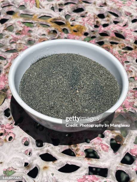 chromite mineral sand - silicaat stockfoto's en -beelden