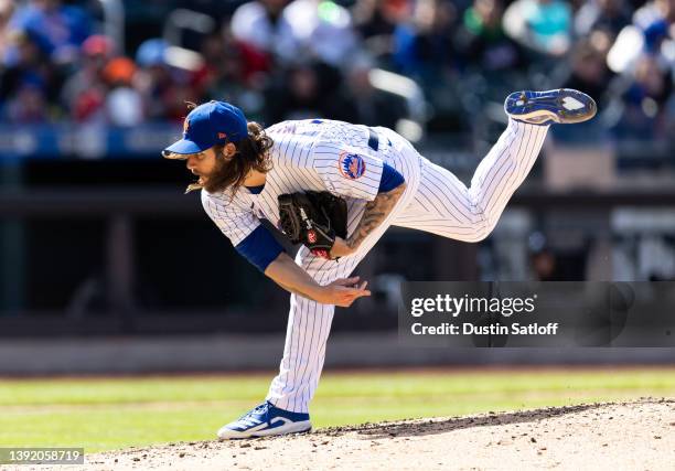 Trevor Williams of the New York Mets throws a pitch during the fifth inning of the game against the Arizona Diamondbacks at Citi Field on April 17,...