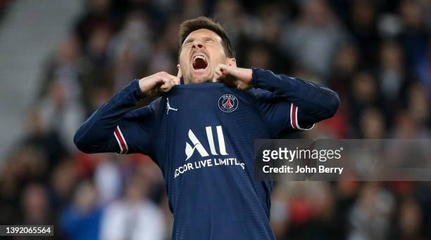 Lionel Messi of PSG reacts after missing a goal during the Ligue 1 Uber Eats match between Paris Saint-Germain and Olympique de Marseille at Parc des...